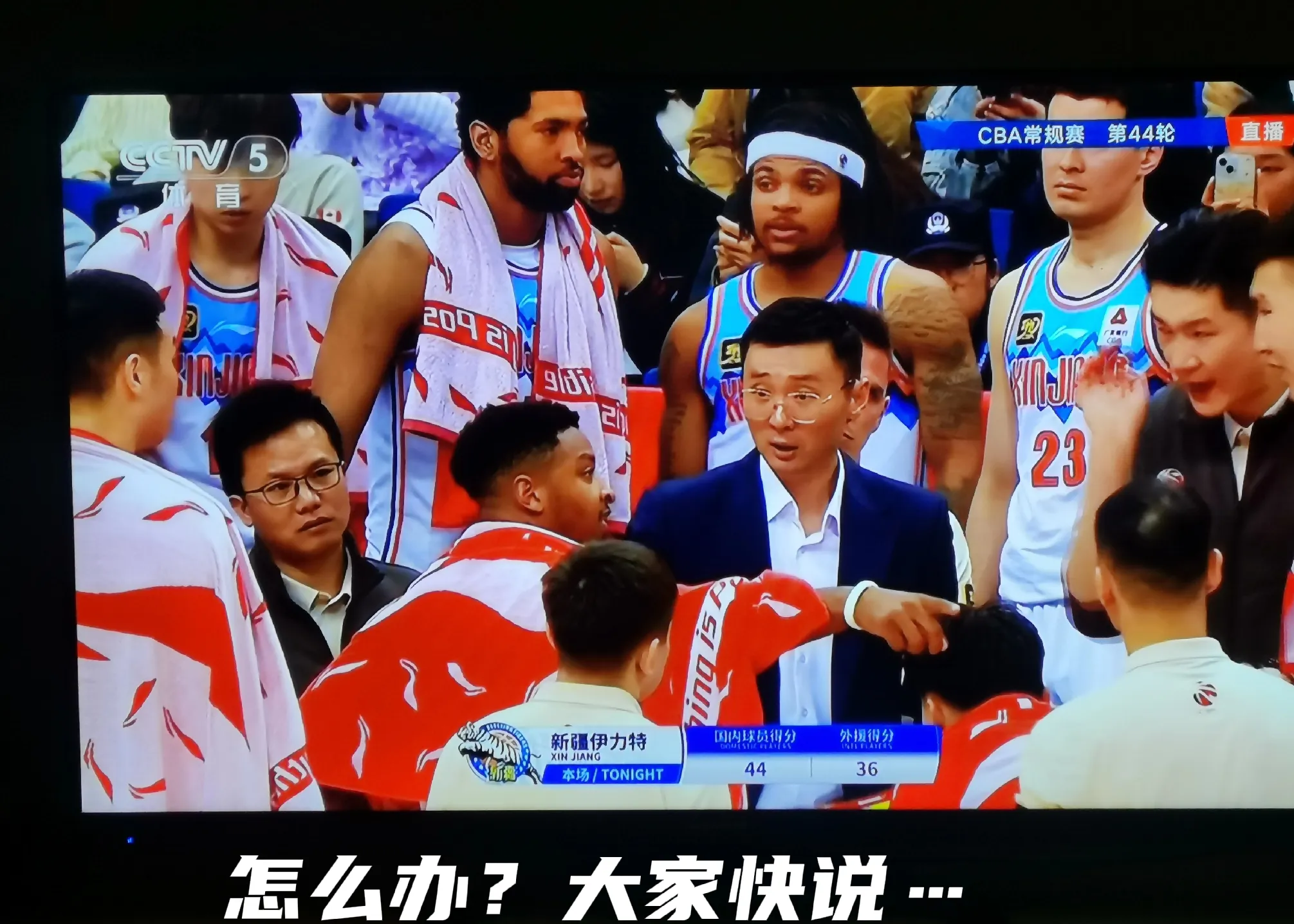 新疆队发挥出色，斩获关键胜利(新疆队的比赛)